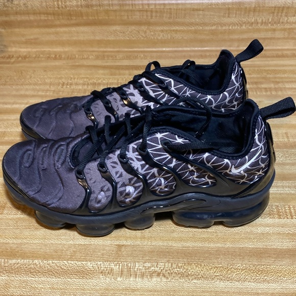 nike vapormax plus geometric